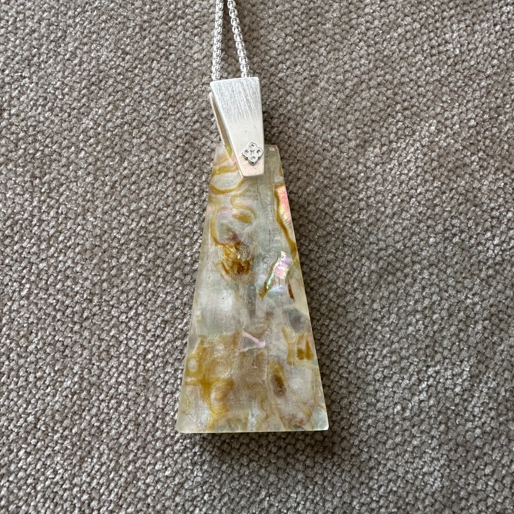 Kendra Scott necklace